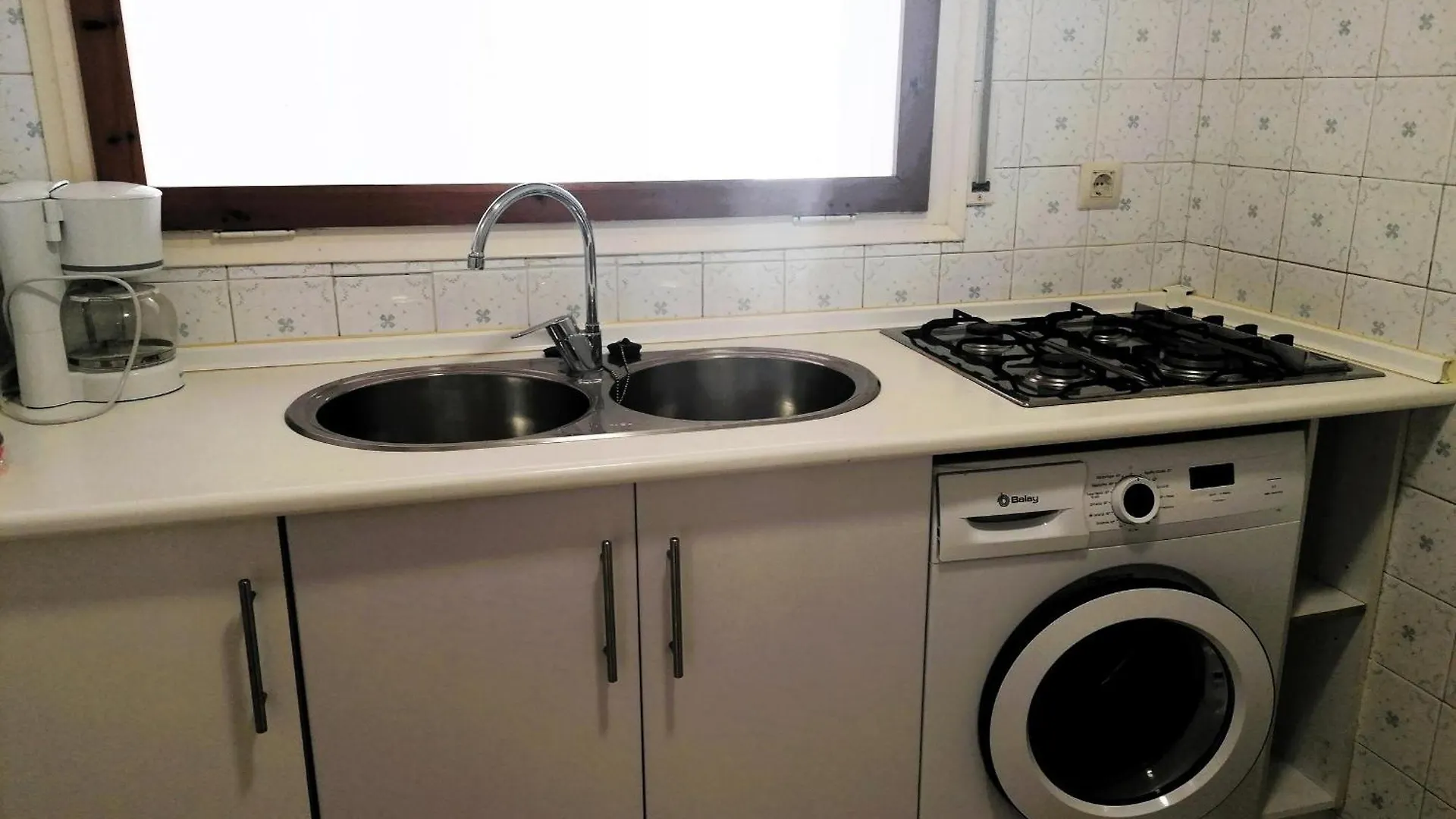アパート Apartamento En Segunda Linea De Playa Con Terraza, Wifi Y Parking En Santa Margarita - Es-258-120 ロザス