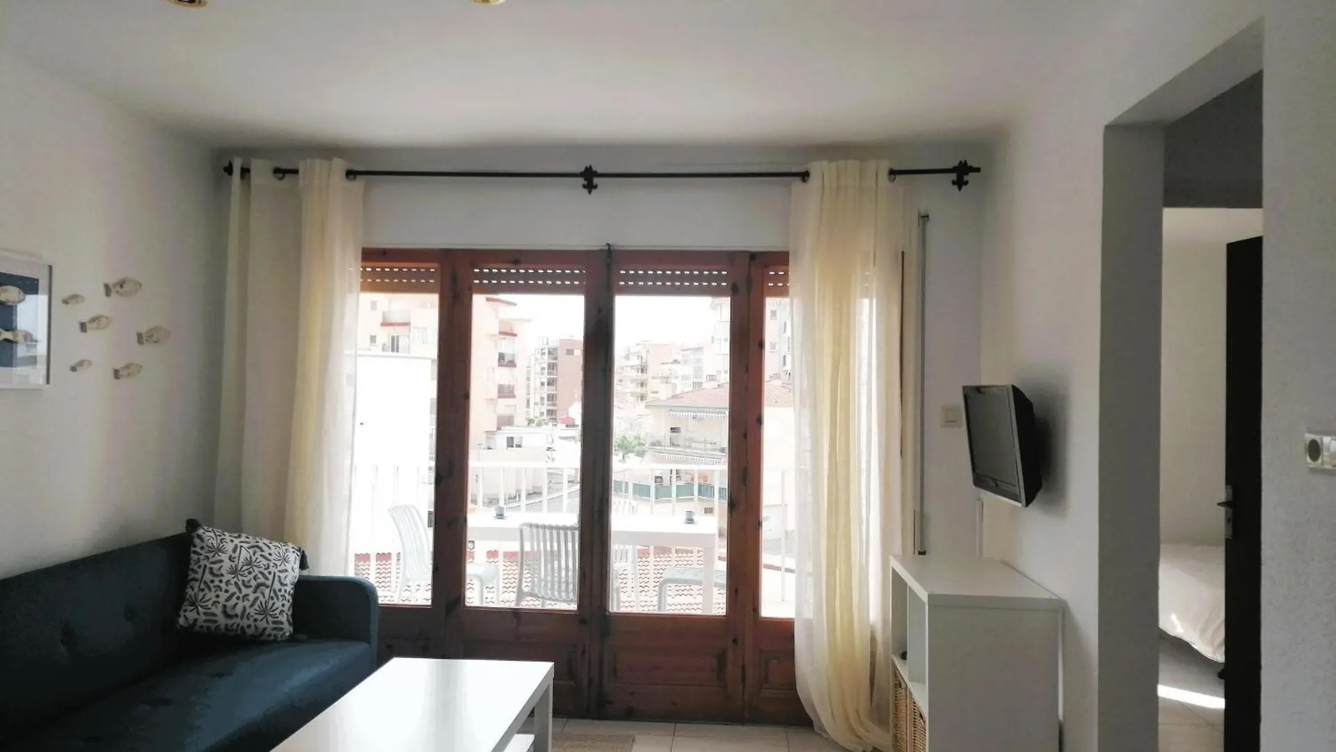 Apartamento En Segunda Linea De Playa Con Terraza, Wifi Y Parking En Santa Margarita - Es-258-120 ロザス